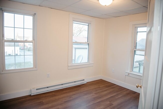 Building Photo - 5972 Pine St