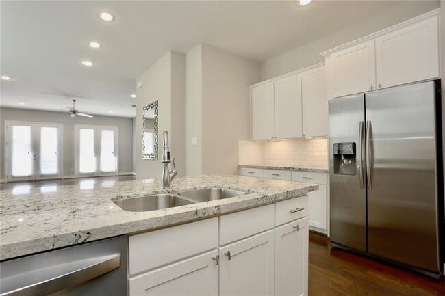 Building Photo - 1227 W 19th St