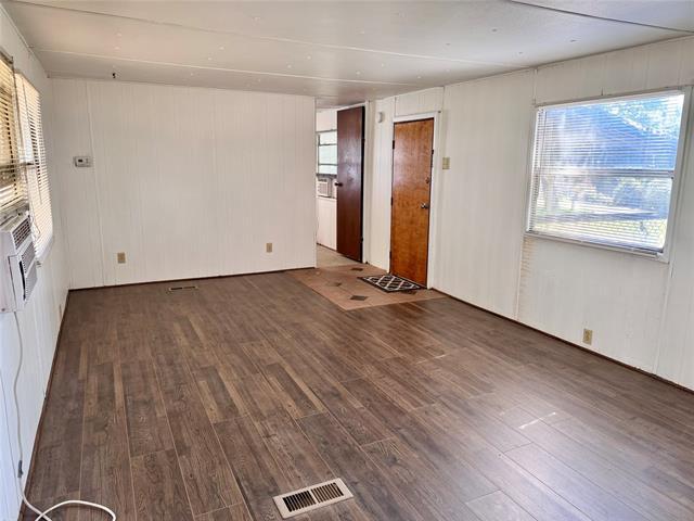 Building Photo - 6712 Oak Crest Dr E
