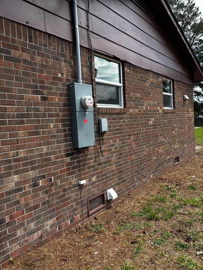 Building Photo - Remodeled Brick Ranch Home