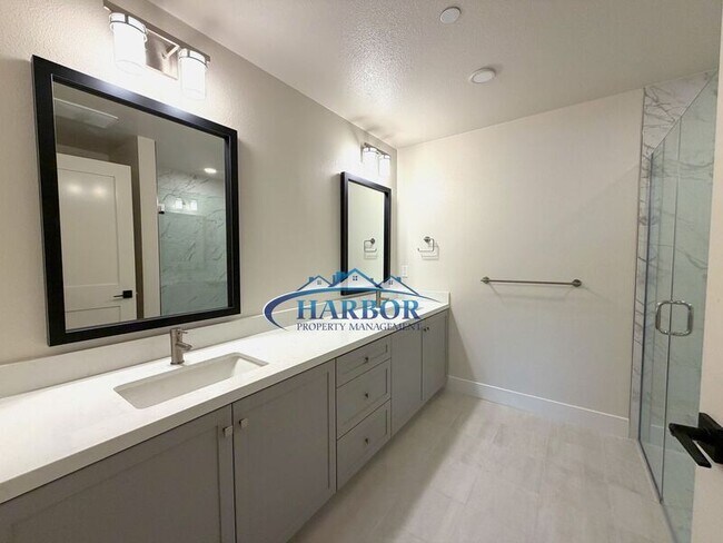 Building Photo - 927 Deep Valley Dr