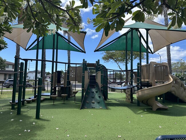 Building Photo - 1122 Kukulu St