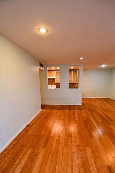 Building Photo - 1601 S Shepherd Dr