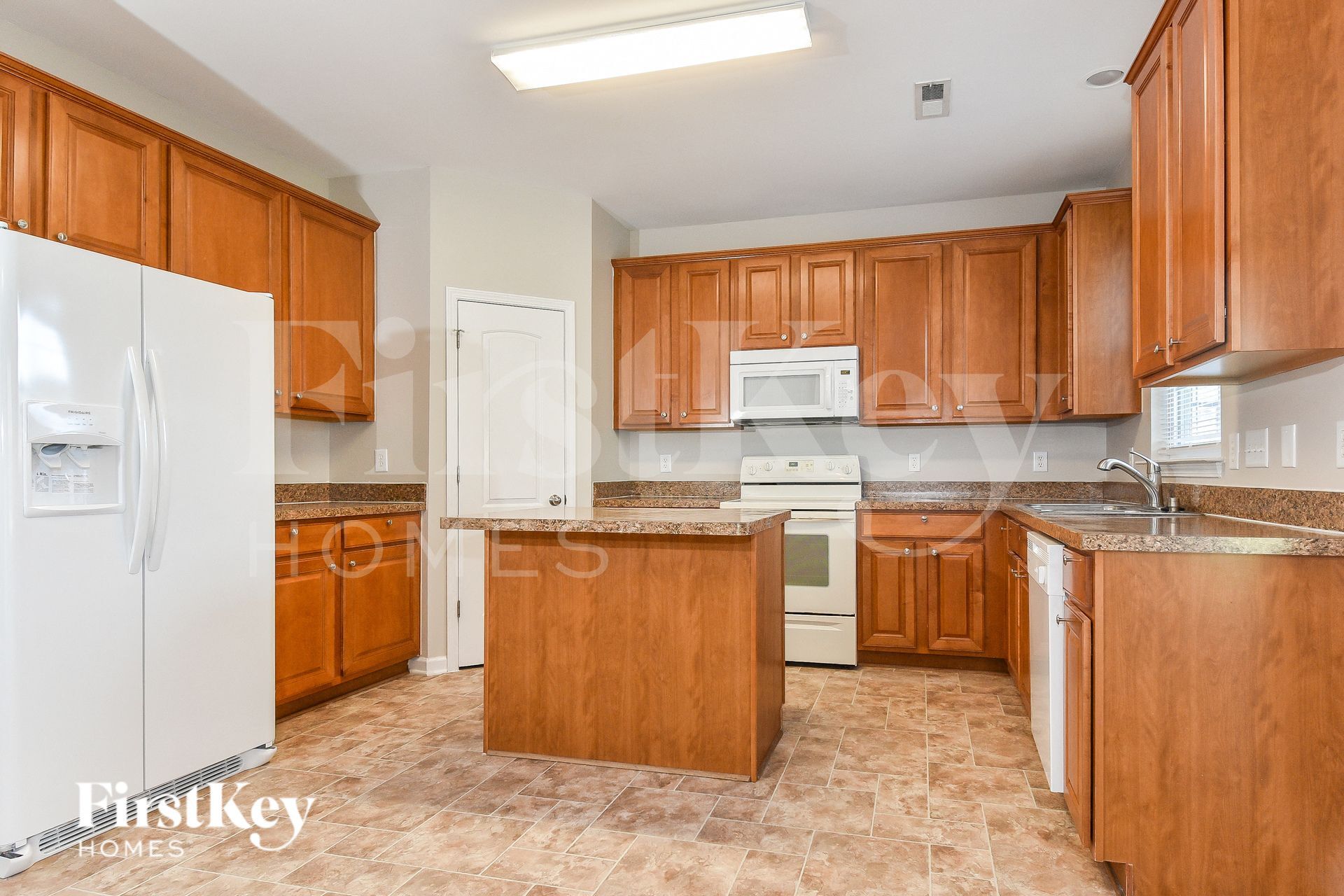 Building Photo - 5293 Crosswinds Rd