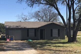 Building Photo - 2 Bedroom/1 Bath Home on Country Club Rd. ...