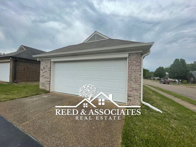 Building Photo - Corner Lot Located in Cordova