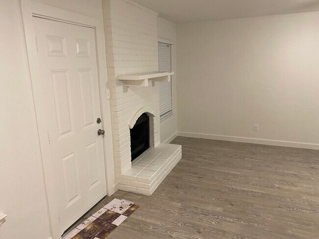 Building Photo - 2408 Burleson Ct