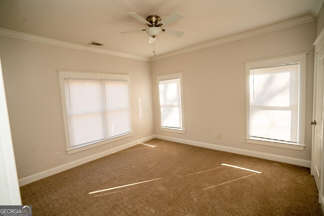 Building Photo - 901 Custer Ave SE