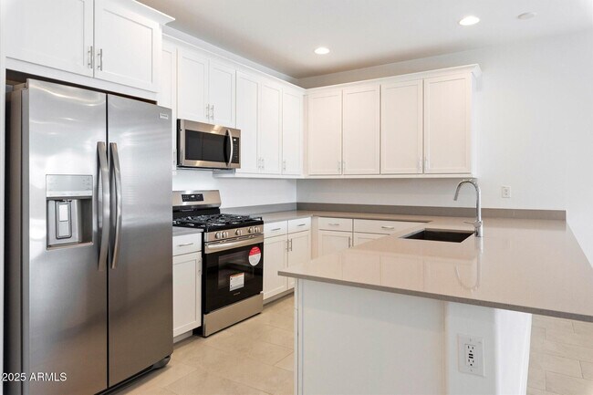 Building Photo - 16677 W Charlotte Dr