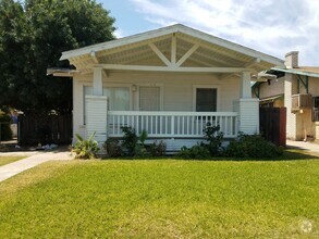Building Photo - Cozy 3-Bedroom, 1-Bathroom Home with Spaci...
