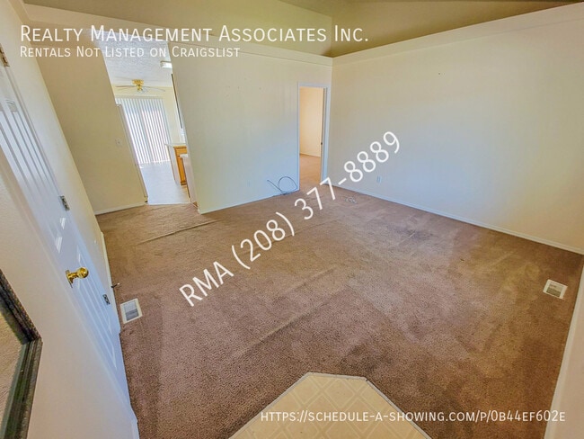 Building Photo - 625 N Mineral Wells Ave
