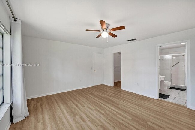 Building Photo - 9540 Sevilla Ln