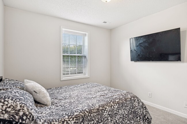 Building Photo - 1307 Bluebonnet Dr