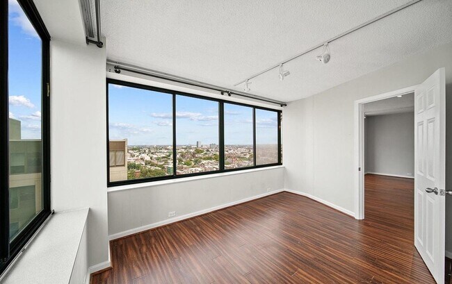Building Photo - 2001 Hamilton St