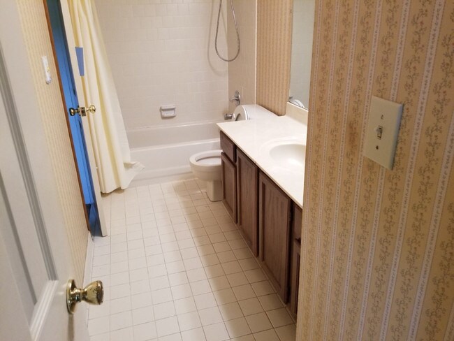 Building Photo - Camelot