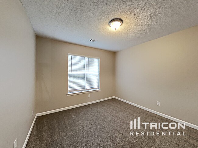 Building Photo - 567 Horseshoe Cir