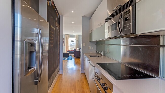 Kitchen - 1640 Beekman Pl NW