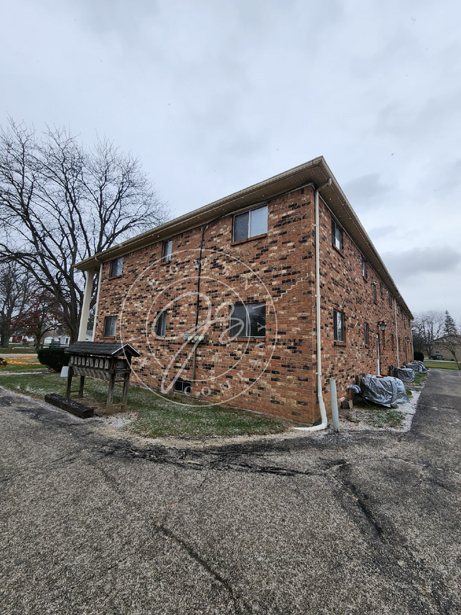 Building Photo - 2 bedroom in Perrysburg School District! R...