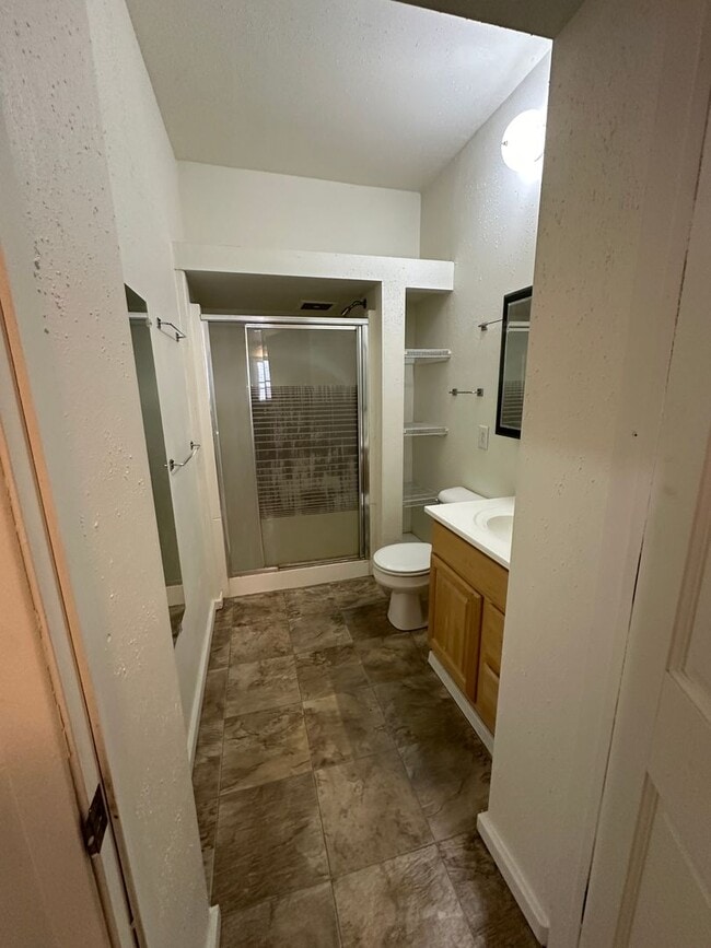 Primary Photo - 4 Bedroom 2 Bathroom Near Campus