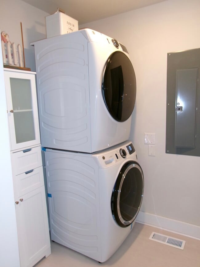 Building Photo - 3 Talbot Ave