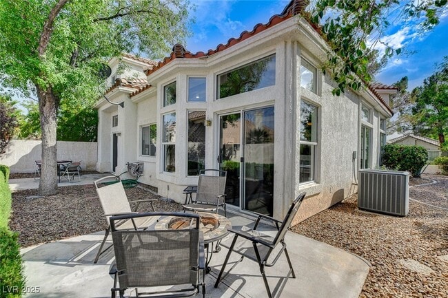 Building Photo - 9244 Pitching Wedge Dr