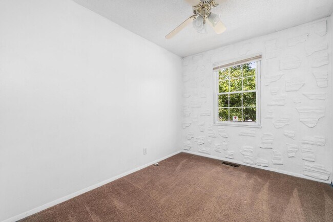Building Photo - 274 Green Pond Rd