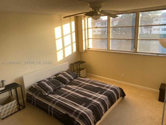 Building Photo - 361 S Hollybrook Dr