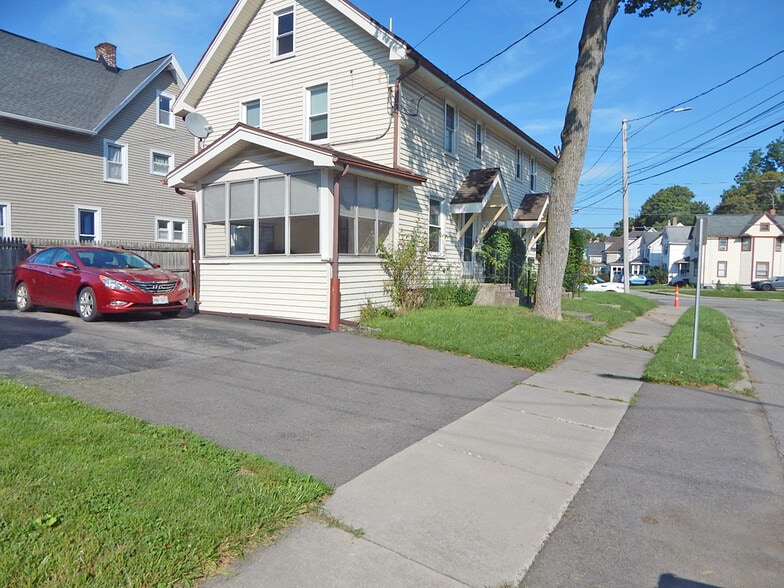 Building Photo - 235 E Elm St
