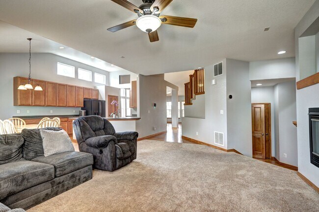Building Photo - Canterberry Crossing Parker CO 4 bed 3 bat...