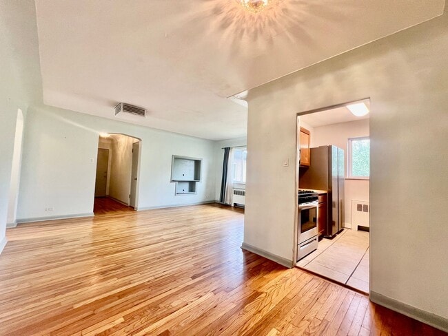 Building Photo - Charming Condo in Capitol Hill
