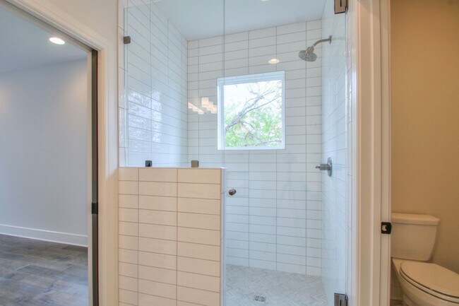 Building Photo - Welcome To Nashville!