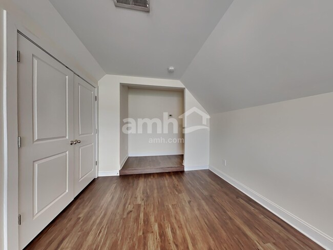 Building Photo - 423 Sablewood Dr