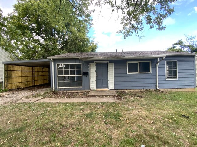 Primary Photo - 905 Southmoor Dr