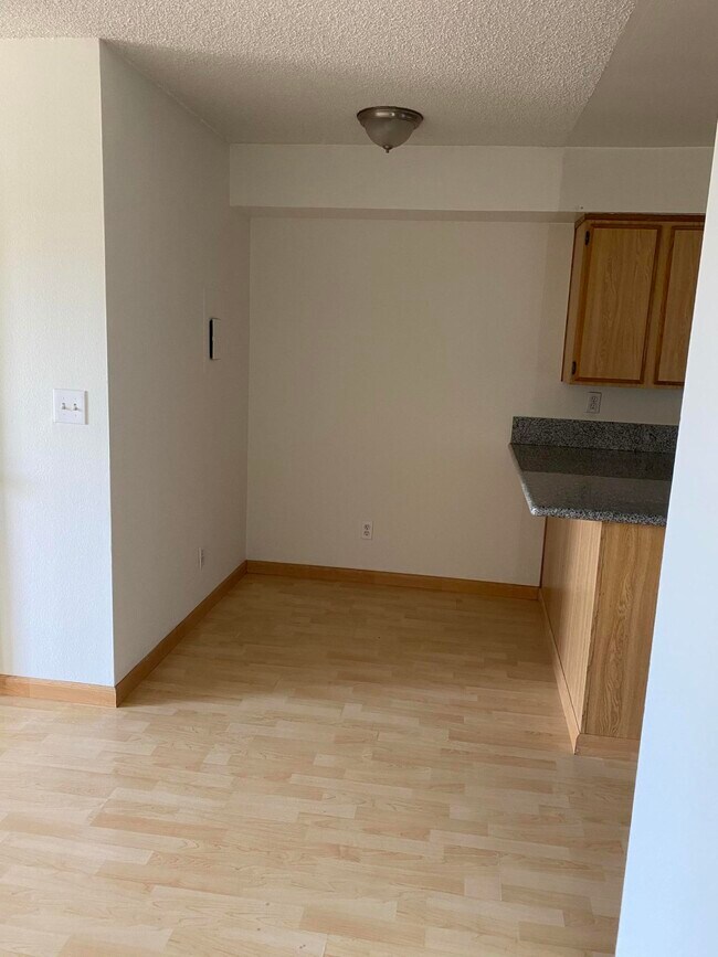 Building Photo - 4225 Del Mar Ave