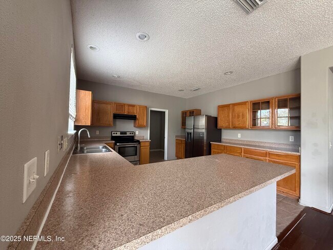 Building Photo - 404 Monet Ave