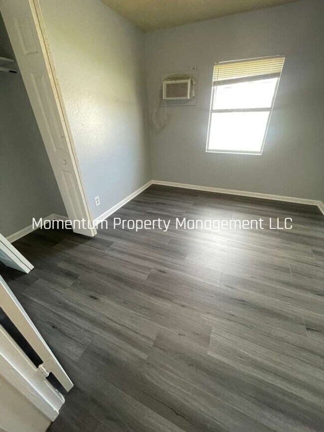 Building Photo - Cute and Cozy 2/1 in Mulberry- AVAILABLE FOR IMMEDIATE MOVE IN!!