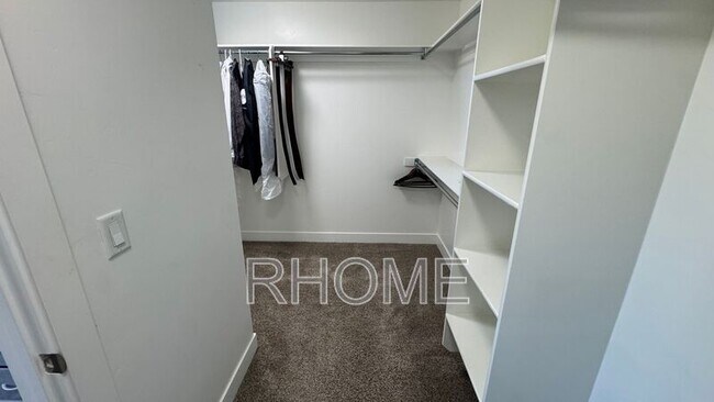 Building Photo - 8044 N Clydesdale Dr