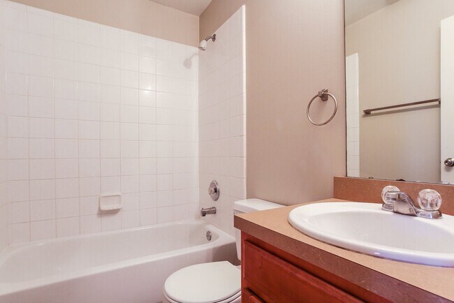Building Photo - 21243 Linden House Ct