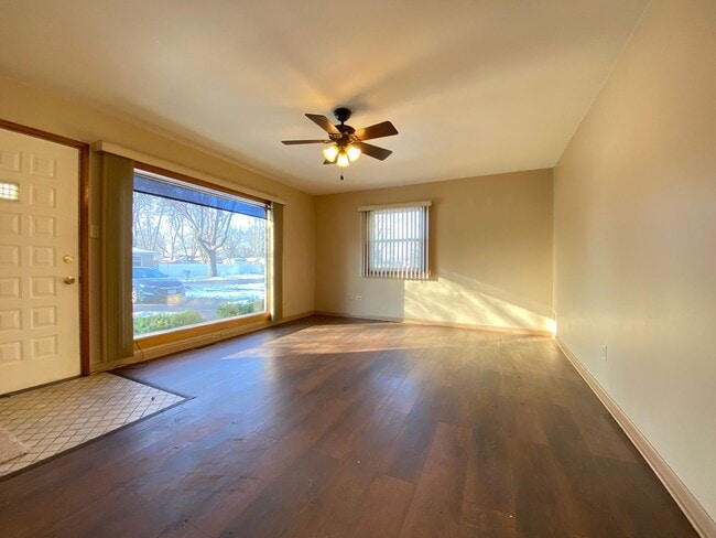 Building Photo - 3 Bedroom Home in Merrillville, IN