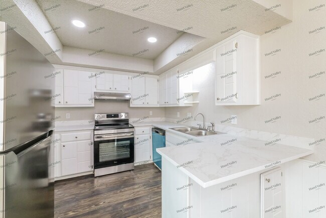 Building Photo - 950 Twisted Oak Dr