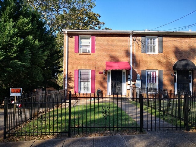 Building Photo - 1418 18th St S