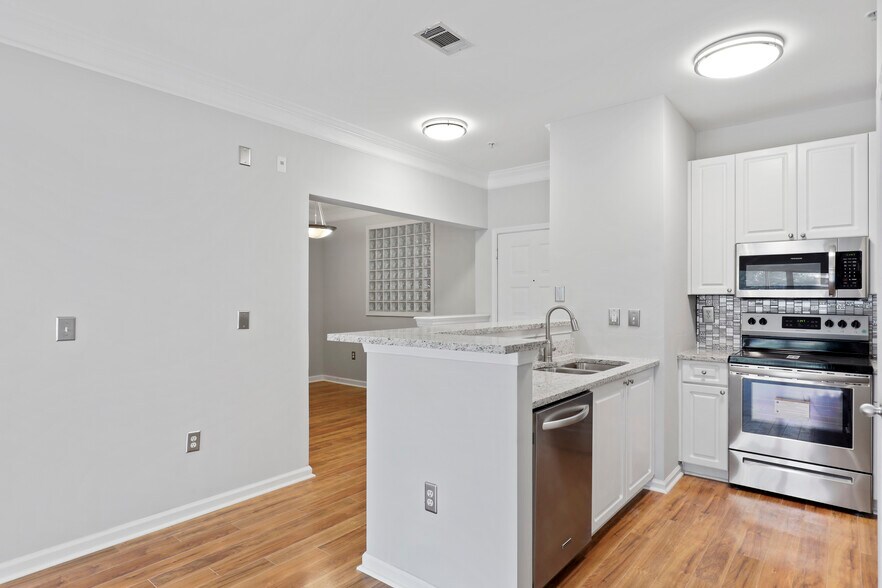 Kitchen and Dining Room View - 10 Perimeter Summit Blvd NE