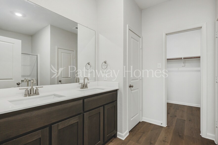 Building Photo - 11104 Santana Dr