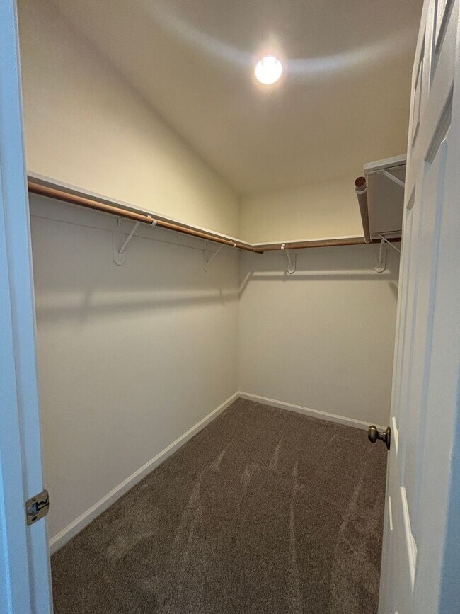 Building Photo - P32000