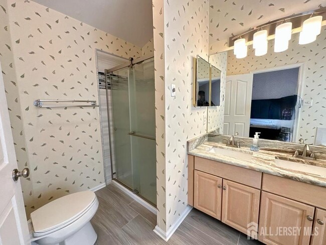 Building Photo - 1304 Dahlia Cir
