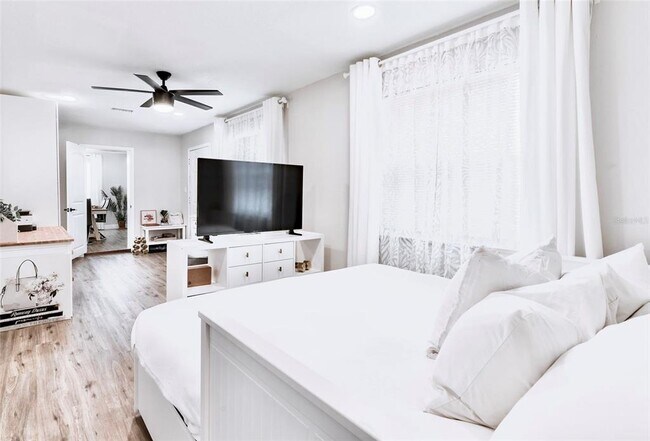 Building Photo - 6220 Interbay Ave