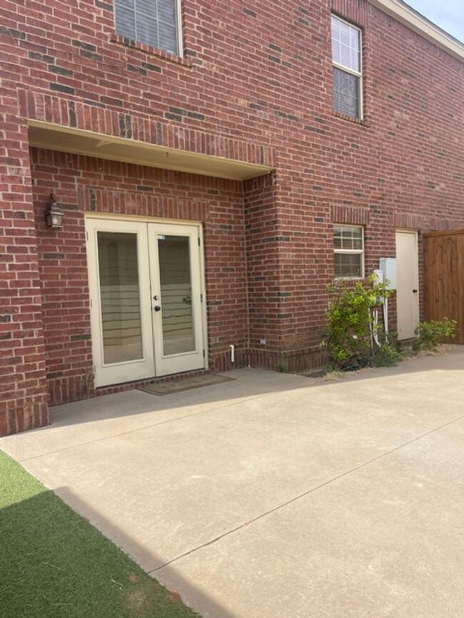 Building Photo - Duplex in South Lubbock