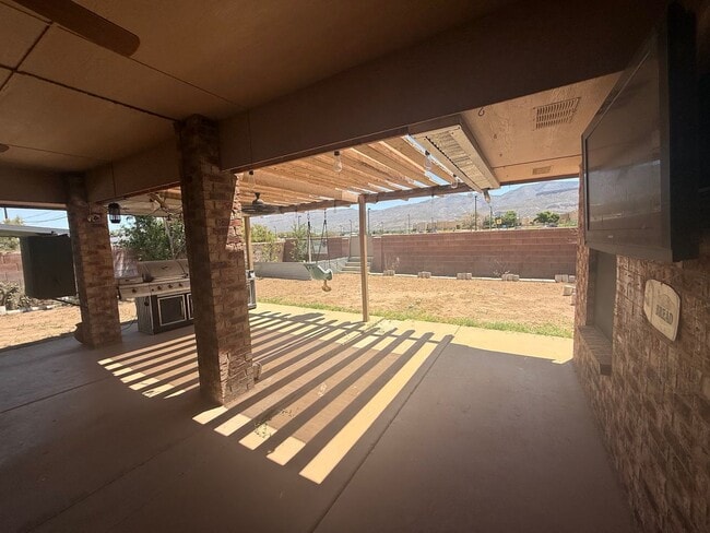 Building Photo - 609 Montwood Ct