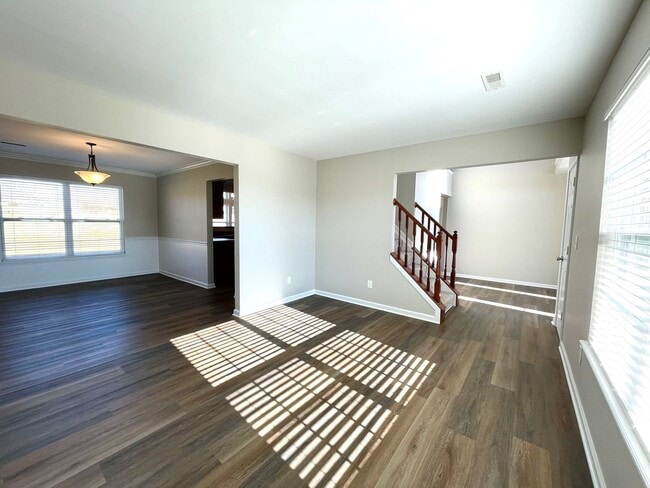 Building Photo - Renovated Polo Fields Home!