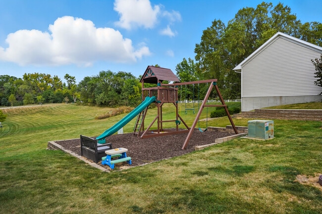 Building Photo - 8 Redtail Ct